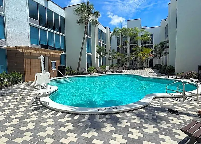 Tropical Palms Hotel Pinellas Park